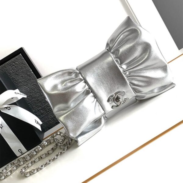 CHANEL Clutch - Image 2