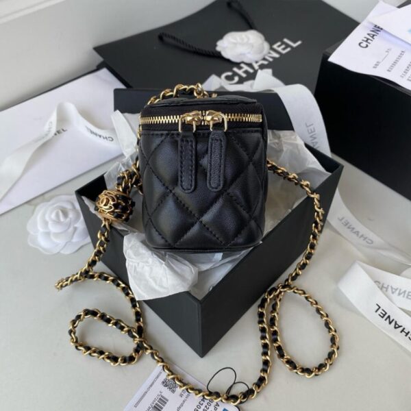 Chanel SMALL VANITY WITH CHAIN - Image 3
