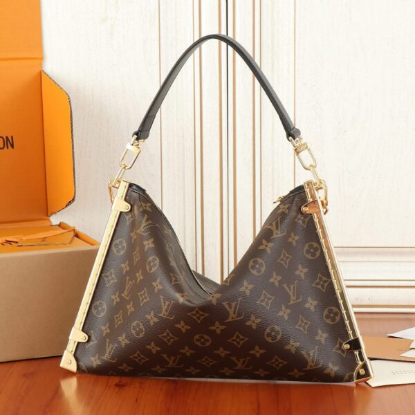 LV Lucky Trunk - Image 4