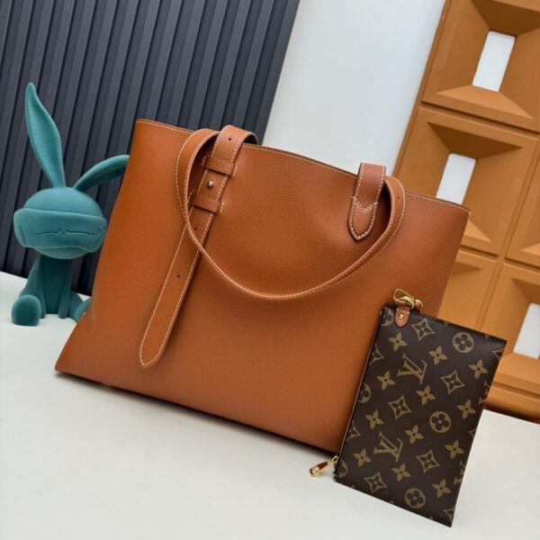LV Low Key Cabas MM - Image 4