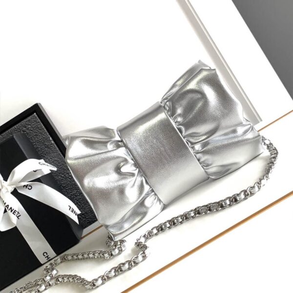 CHANEL Clutch - Image 4