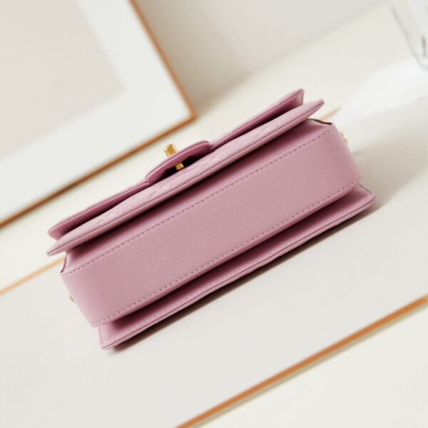 Chanel Large Handbag - Image 5