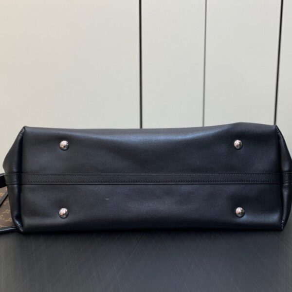 LV CarryAll MM - Image 5