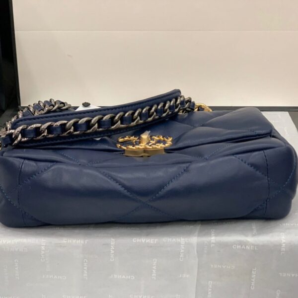 CHANEL 19 HANDBAG - Image 5