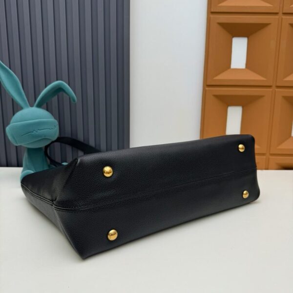 LV Low Key Cabas MM - Image 5