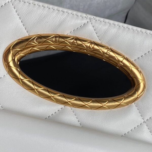 CHANEL Clutch - Image 6