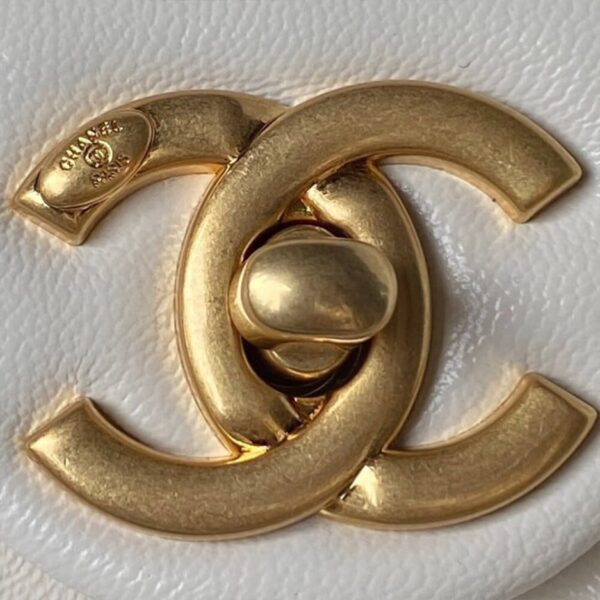 Chanel SMALL FLAP BAG - Image 6