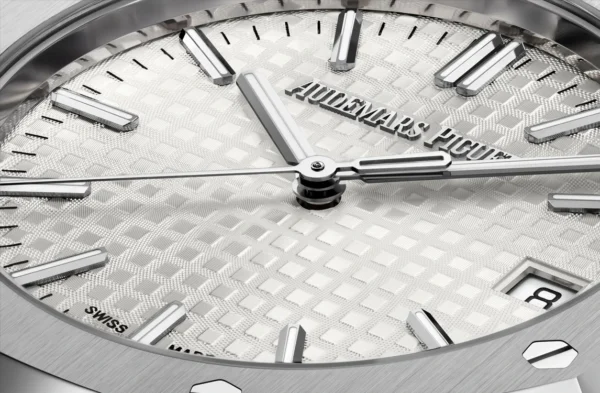ROYAL OAK SERIES AUTOMATIC WINDING WATCH  5O ANNIVERSARY EDITION  Ref. 15550ST.OO.1356ST.01 - Image 6