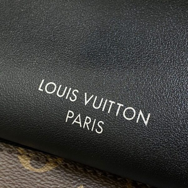 LV CarryAll MM - Image 8