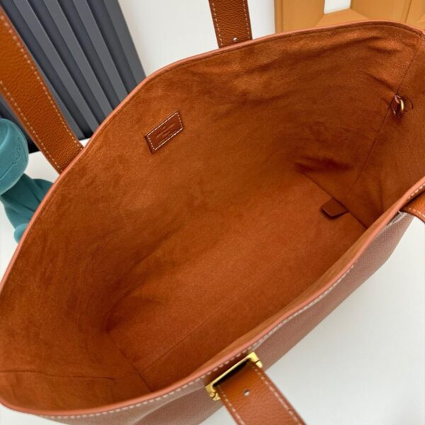 LV Low Key Cabas MM - Image 8