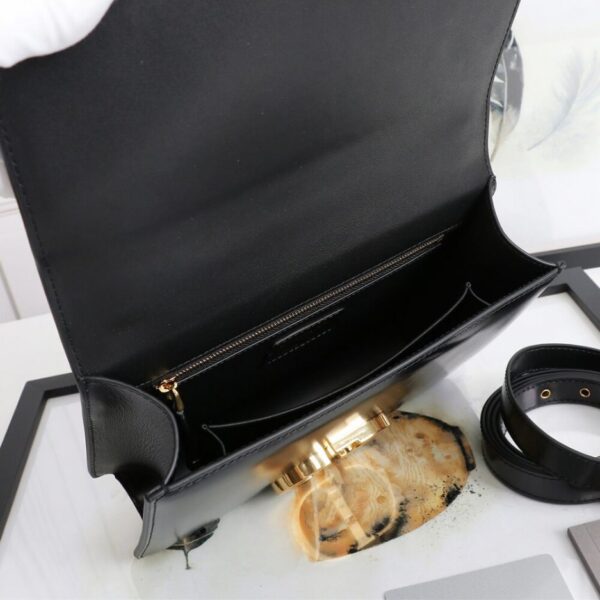 30 MONTAIGNE BAG - Image 8